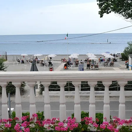 Stella - Casa Per Ferie Hotel *